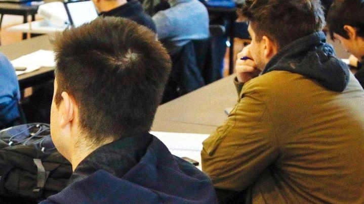 Critiche da Flc Cgil Lucca e Pd contro l'accorpamento delle scuole Don Lazzeri Stagi e Isi Marconi in Versilia. Critiche da Flc Cgil Lucca e Pd contro l'accorpamento delle scuole Don Lazzeri Stagi e Isi Marconi in Versilia.