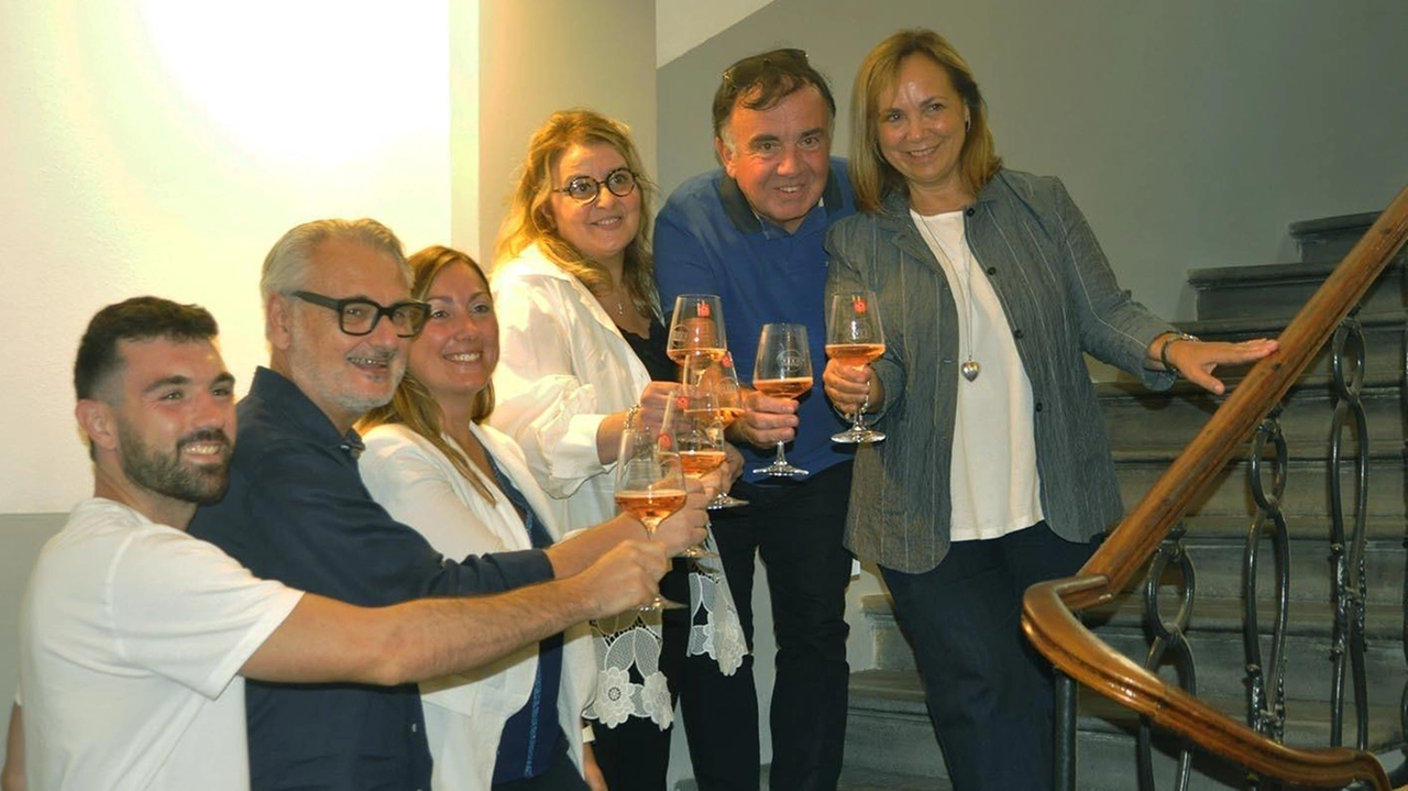 Un’immagine della presentazione di ’Poggibonsi di Gusto’ l’evento enogastronomico che domenica prossima animerà il cuore di Poggibonsi Un’immagine della presentazione di ’Poggibonsi di Gusto’ l’evento enogastronomico che domenica prossima animerà il cuore di Poggibonsi