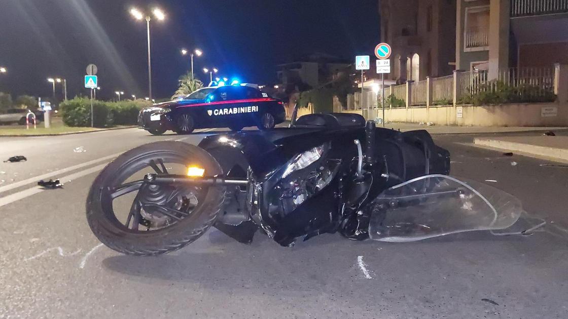 Terribile incidente nella notte. Ventenne lotta tra la vita e la morte. Gravissimo anche l’amico Terribile incidente nella notte. Ventenne lotta tra la vita e la morte. Gravissimo anche l’amico
