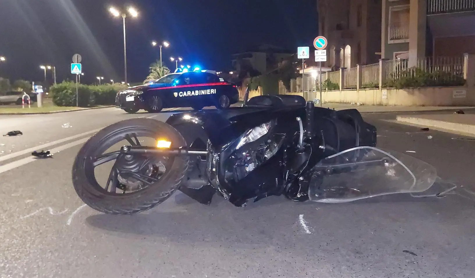Terribile incidente nella notte. Ventenne lotta tra la vita e la morte. Gravissimo anche l’amico