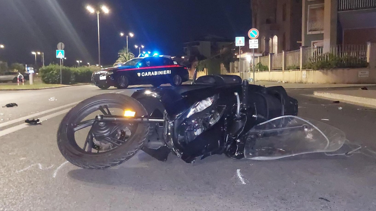 I carabinieri hanno effettuato i rilievi dell’incidente avvenuto nei pressi dell’hotel Principe di Piemonte
