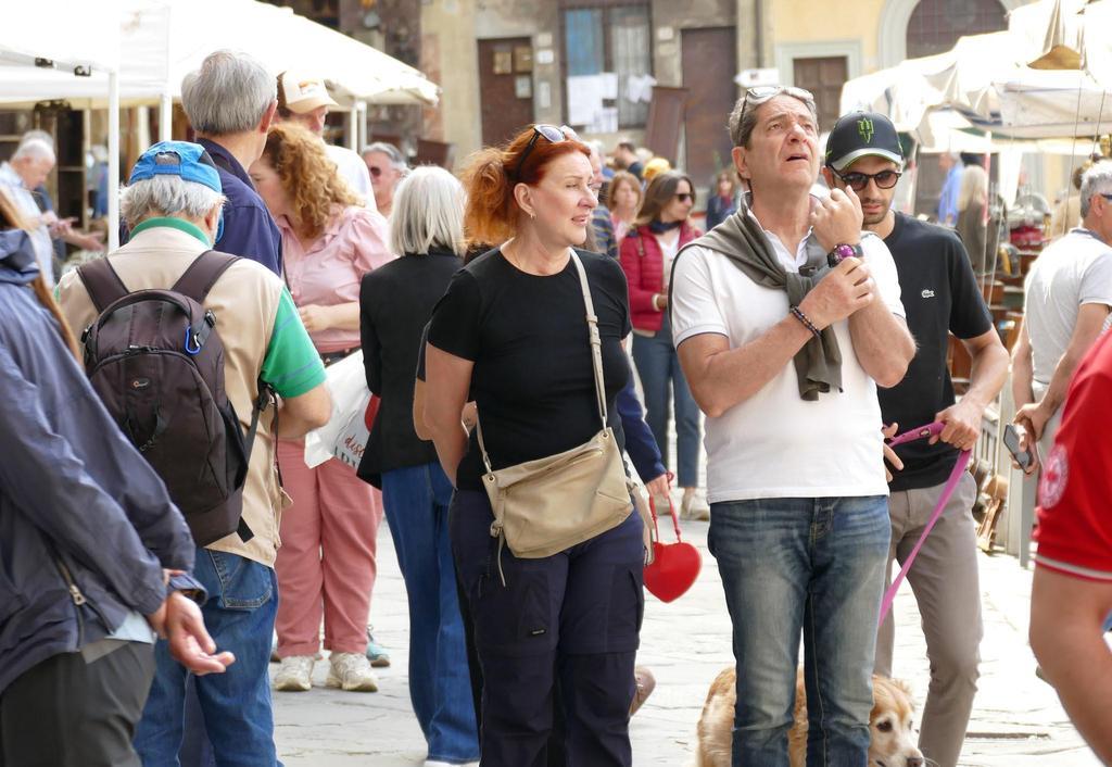 https://www.lanazione.it/image-service/view/acePublic/alias/contentid/M2I0MGE1ZTYtODAzZi00/0/cambia-la-citta-mercato-meno-spazi-al-mestolo-fiori-sempre-alla-badia.jpeg