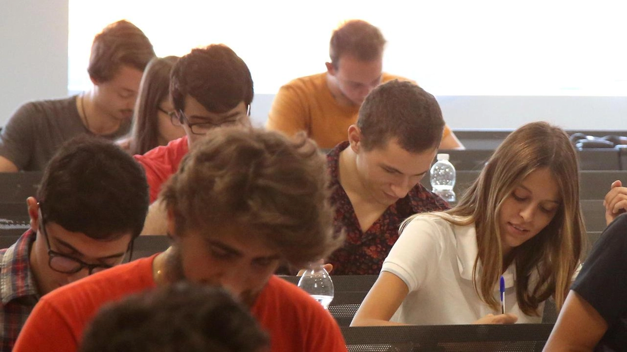 L’istituto Antonio Pesenti di Cascina si conferma scuola di centisti: sono 14 i ragazzi che si sono diplomati con il...