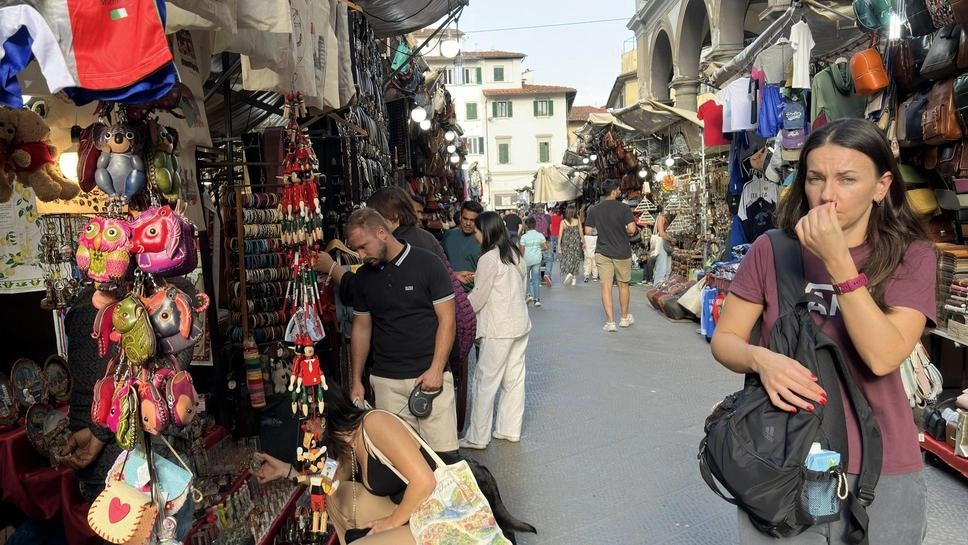 L’assessore Vicini incontra commercianti e associazioni di categoria. Il messaggio: "D’ora in poi non si sgarra più, rispettate le distanze. o addio licenza. I mezzi di soccorso devono aver spazio per passare". L’assessore Vicini incontra commercianti e associazioni di categoria. Il messaggio: "D’ora in poi non si sgarra più, rispettate le distanze. o addio licenza. I mezzi di soccorso devono aver spazio per passare".