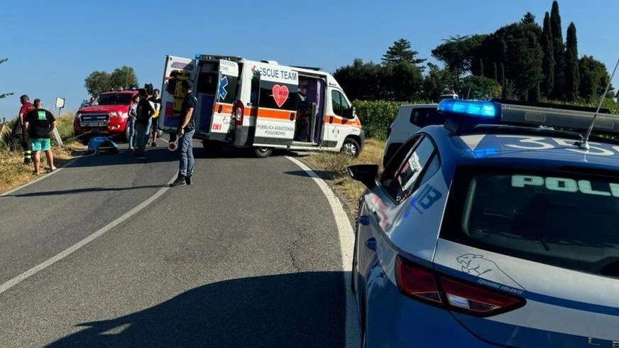 Il punto dove il motociclista è uscito di strada dopo l’arrivo dei soccorsi Il punto dove il motociclista è uscito di strada dopo l’arrivo dei soccorsi