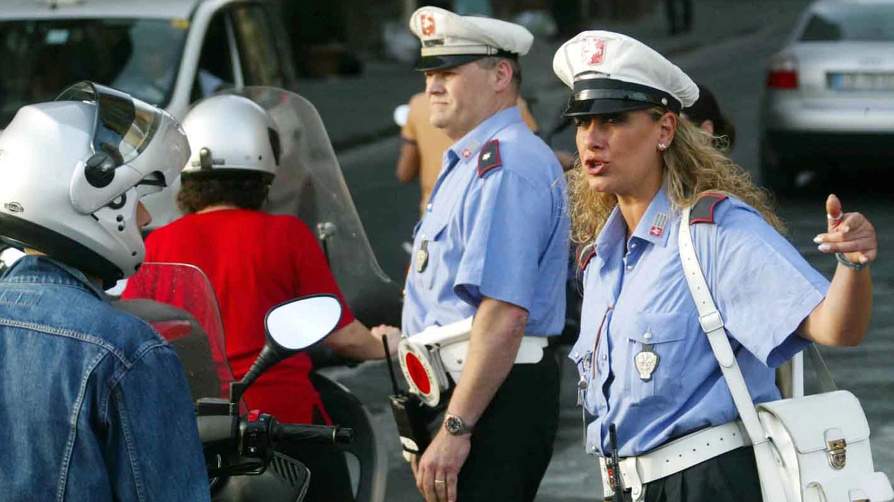 La polizia municipale in azione a Firenze