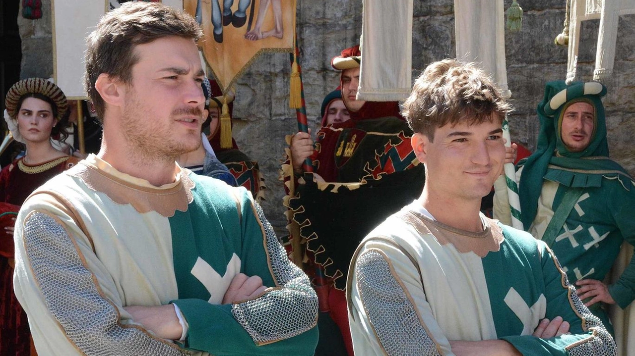Dalle vittorie sulla lizza alla panchina di allenatore: l’esordio in Piazza fu nel 1991. Il campione racconta il suo decennio da protagonista e commenta il pre Giostra. Dalle vittorie sulla lizza alla panchina di allenatore: l’esordio in Piazza fu nel 1991. Il campione racconta il suo decennio da protagonista e commenta il pre Giostra.