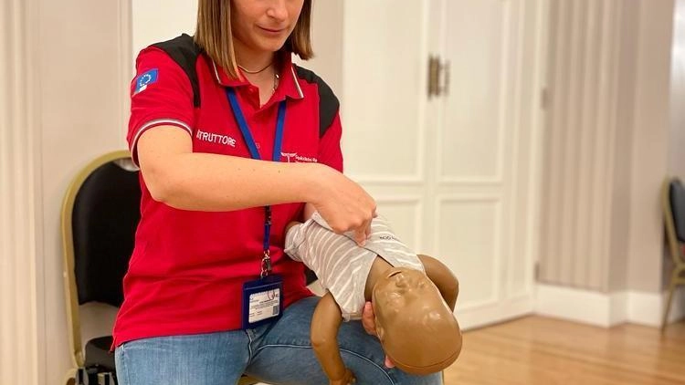 L’iniziativa, in collaborazione con il Comune di Cascina, mira a fornire e tutte le figure che ruotano intorno ad un bambino, le competenze necessarie per affrontare le emergenze da soffocamento
