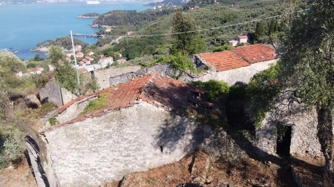 Un’immagine del borgo medievale di Portesone. Il Comune. ha dato il definitivo via libera al progetto di recupero e riqualificazione ai fini agrituristici Un’immagine del borgo medievale di Portesone. Il Comune. ha dato il definitivo via libera al progetto di recupero e riqualificazione ai fini agrituristici