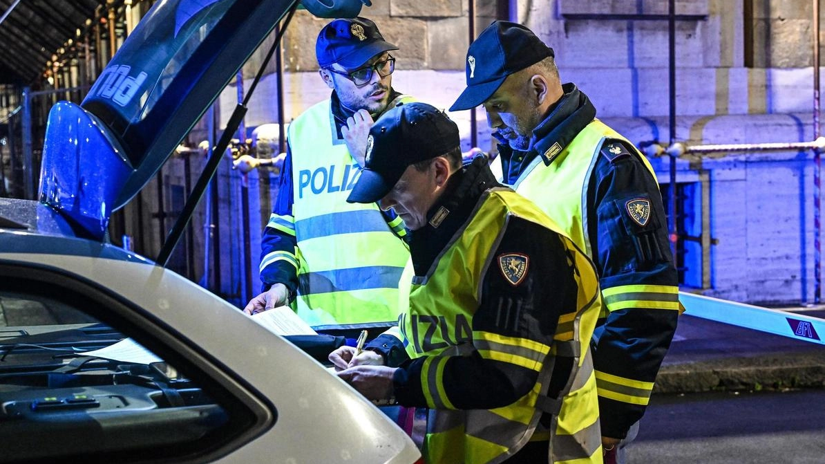 Controlli nelle principali vie cittadine effettuati dagli agenti della polizia stradale dopo le novità. che sono state introdotte in merito al codice della strada per una maggiore sicurezza, risalenti alla fine del 2024 Controlli nelle principali vie cittadine effettuati dagli agenti della polizia stradale dopo le novità. che sono state introdotte in merito al codice della strada per una maggiore sicurezza, risalenti alla fine del 2024