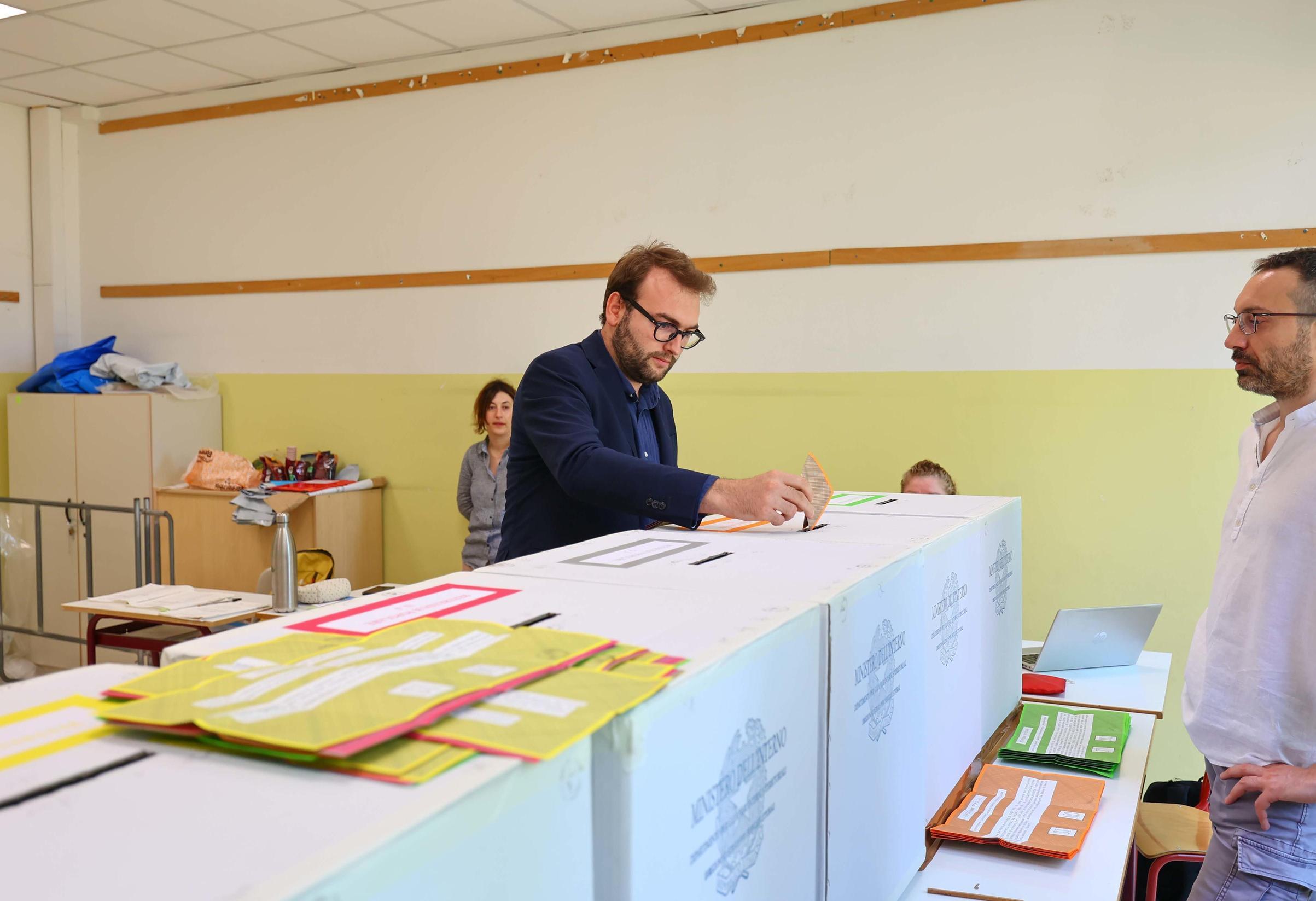 Il Pd ammette la sconfitta. FdI: "Distanti dalla gente" Il Pd ammette la sconfitta. FdI: "Distanti dalla gente"