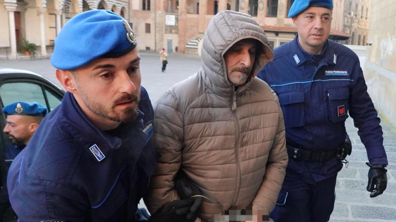 Daniele Maiorino è stato arrestato nel gennaio scorso ella foto, il suo arrivo in carcere Daniele Maiorino è stato arrestato nel gennaio scorso ella foto, il suo arrivo in carcere