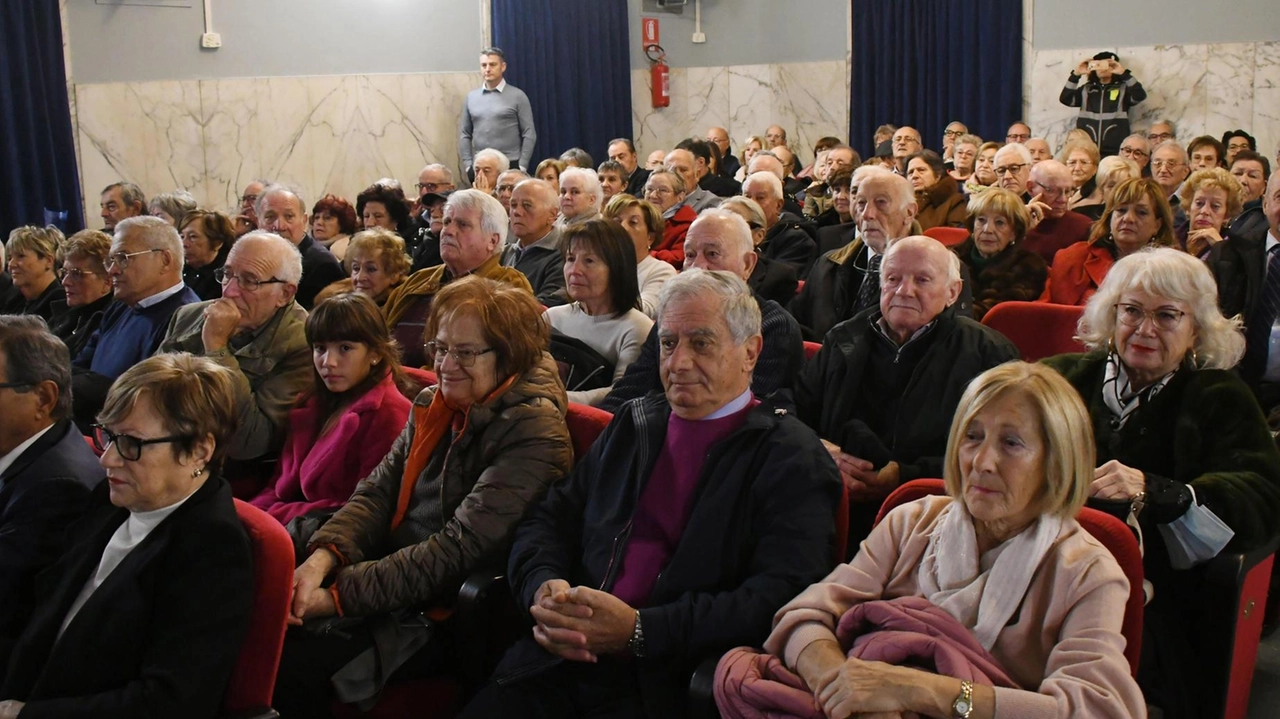 Per 267 si celebrano i 50 anni di matrimonio; per 60 il traguardo dei 60, per 4 sono 70 anni . Per 267 si celebrano i 50 anni di matrimonio; per 60 il traguardo dei 60, per 4 sono 70 anni .