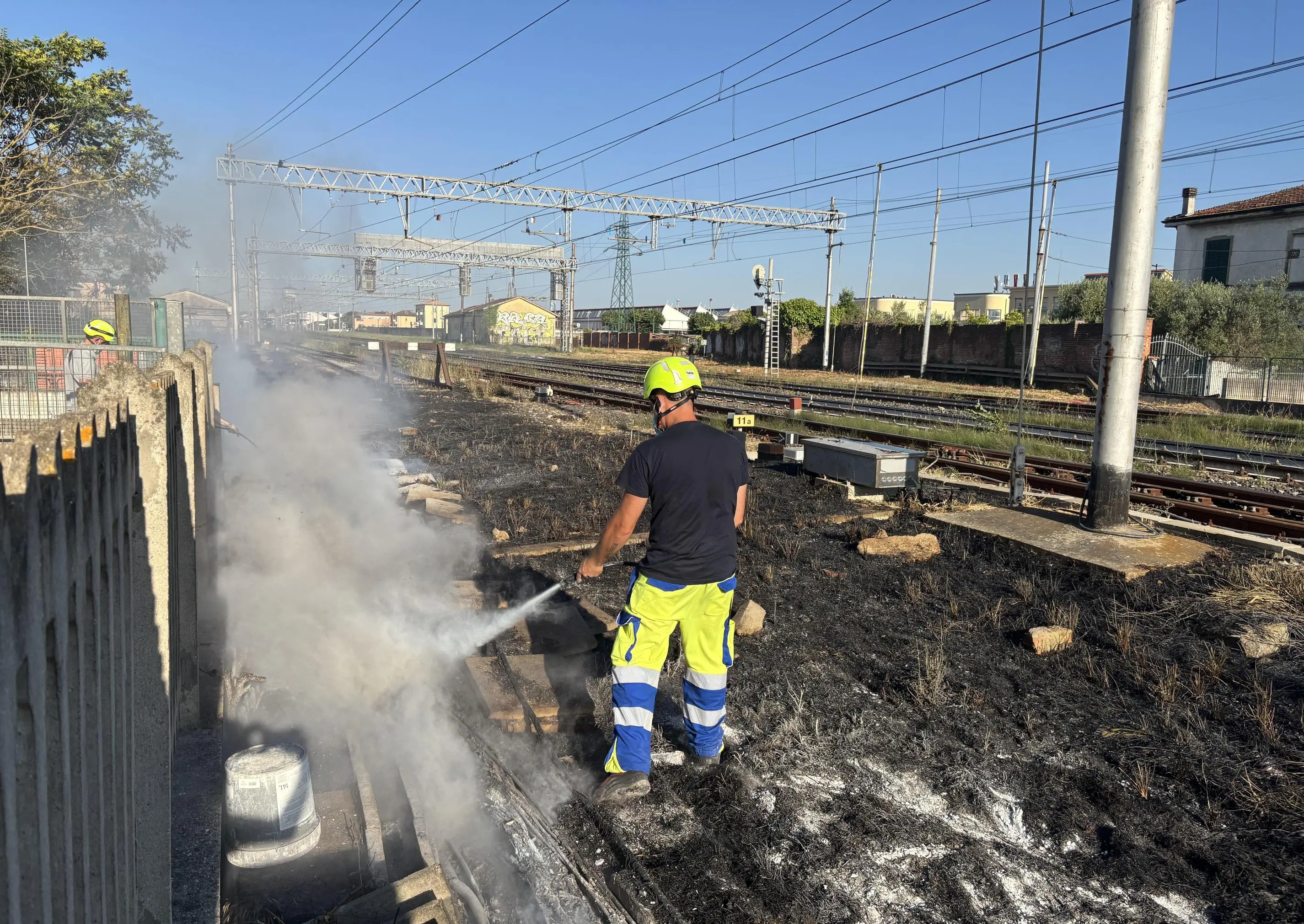 Incendi sulla ferrovia. Oltre 3mila assistiti