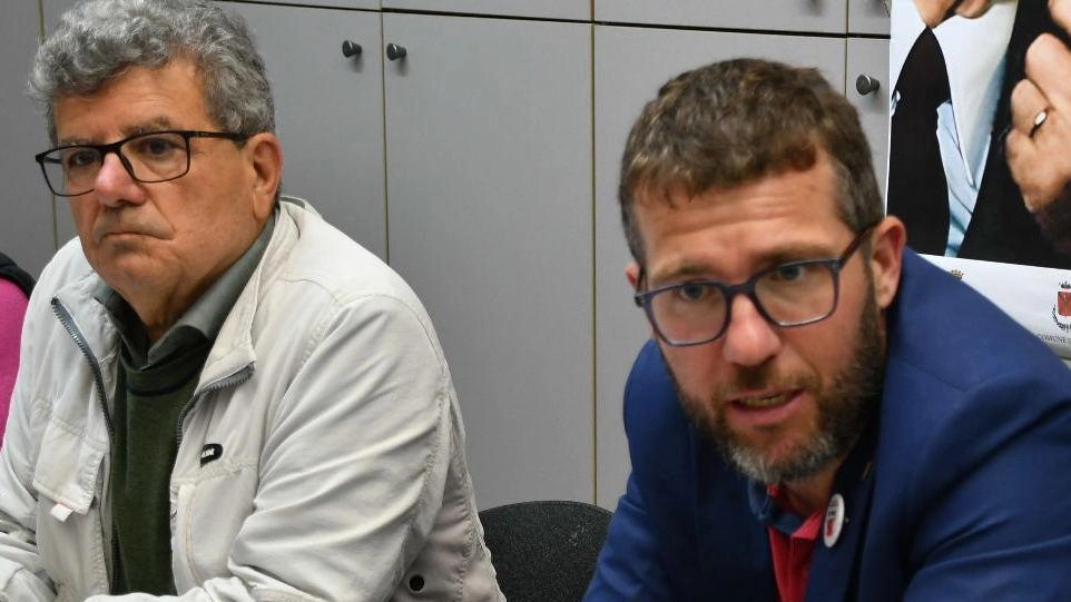 Il segretario generale della Cgil Massa Carrara Nicola Del Vecchio con il presidente dell’Anpi provinciale Giancarlo Albori: Cgil e Anpi sono per cinque ’Sì’ Il segretario generale della Cgil Massa Carrara Nicola Del Vecchio con il presidente dell’Anpi provinciale Giancarlo Albori: Cgil e Anpi sono per cinque ’Sì’