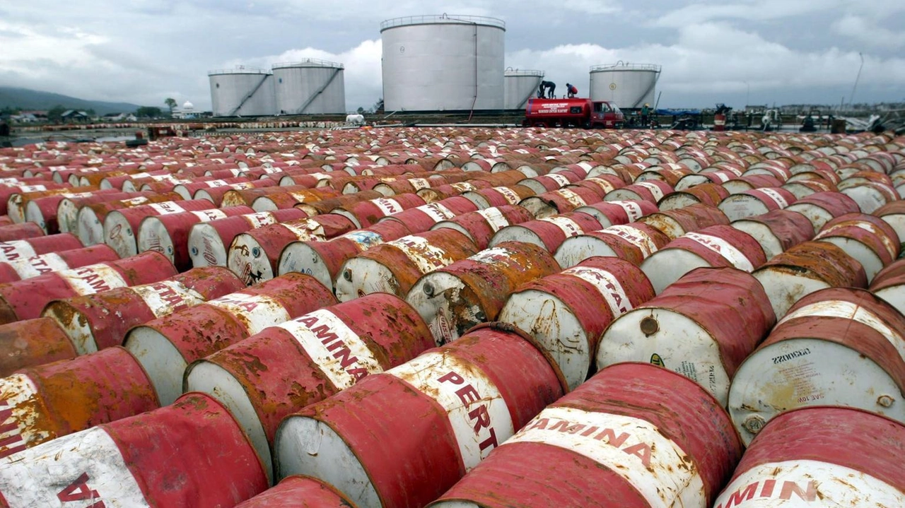 Brent passa di mano a 75,89 dollari al barile Brent passa di mano a 75,89 dollari al barile