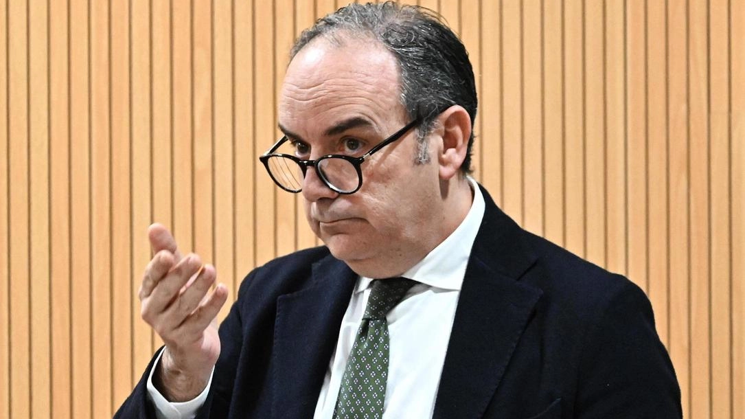 Il segretario e consigliere regionale del Pd, Davide Natale, attacca il presidente Pierluigi Peracchini Il segretario e consigliere regionale del Pd, Davide Natale, attacca il presidente Pierluigi Peracchini