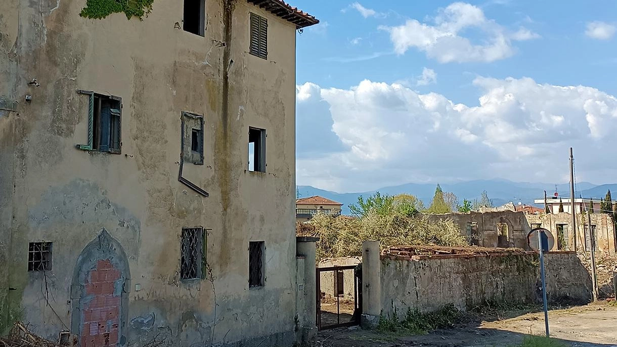 E’ iniziata la rimozione dei rifiuti che erano stati abbandonati e segnalati da Legambiente. Il Comune aveva emesso l’ordinanza di rimozione e l’operazione si concluderà in tempi brevi. .