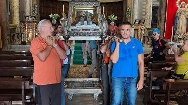 L'urna del Beato Angelo è stata spostata nella basilica di Gualdo Tadino in vista dell'evento centrale dell'anno giubilare angelano. Un'operazione complessa eseguita da volontari e membri della Confraternita per la processione domenicale nel centro storico. L'urna del Beato Angelo è stata spostata nella basilica di Gualdo Tadino in vista dell'evento centrale dell'anno giubilare angelano. Un'operazione complessa eseguita da volontari e membri della Confraternita per la processione domenicale nel centro storico.