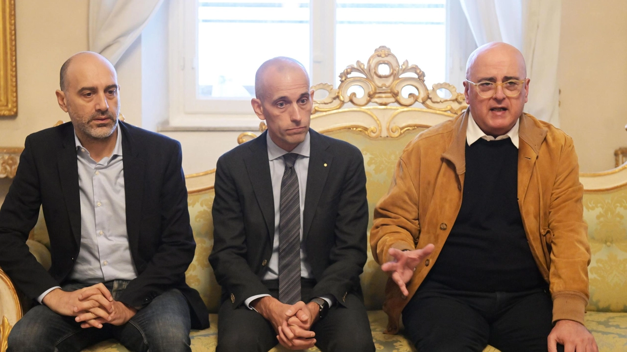 La conferenza stampa e la Toyota assegnata al Teatro del Giglio (foto Alcide) La conferenza stampa e la Toyota assegnata al Teatro del Giglio (foto Alcide)