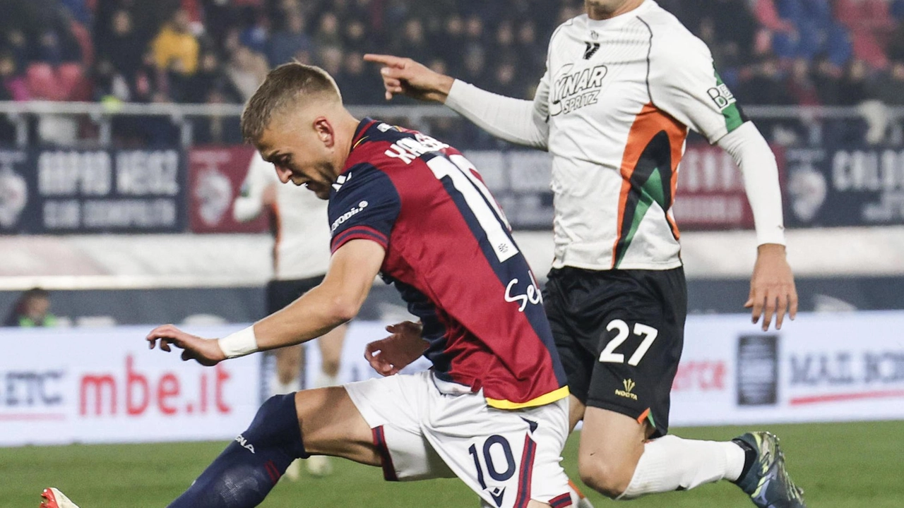 Antonio Candela in azione con la maglia del Venezia: spezzino classe 2000, nell’ultima stagione ha giocato nella Liga spagnola con il Valladolid Antonio Candela in azione con la maglia del Venezia: spezzino classe 2000, nell’ultima stagione ha giocato nella Liga spagnola con il Valladolid