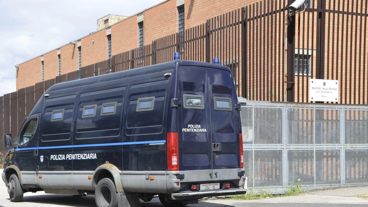L’esterno del carcere della Dogaia Foto Attalmi L’esterno del carcere della Dogaia Foto Attalmi