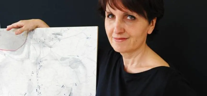 Prosegue fino al 27 luglio 2025 “Frammenti di SpazioTempo”, personale di pittura di Laura Serafini