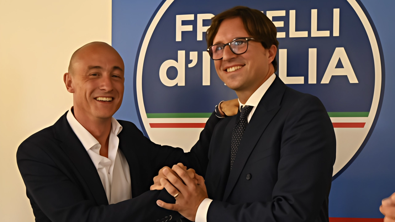 A destra il sindaco di Tresana Matteo Mastrini analizza la sua scelta politica A destra il sindaco di Tresana Matteo Mastrini analizza la sua scelta politica