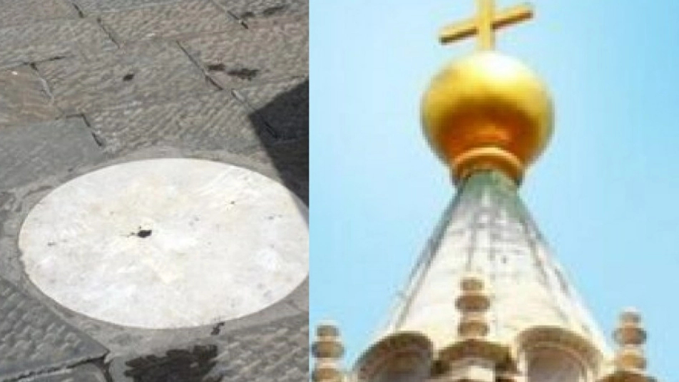 Palla d’oro del Duomo e il tondo di marmo che ricorda dove cadde Palla d’oro del Duomo e il tondo di marmo che ricorda dove cadde