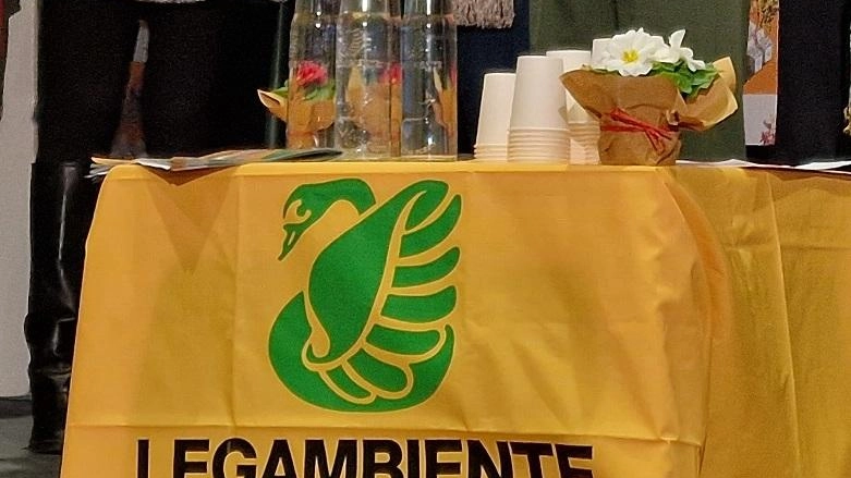 La premiazione del “Comune riciclone“ da parte di Legambiente Umbria La premiazione del “Comune riciclone“ da parte di Legambiente Umbria