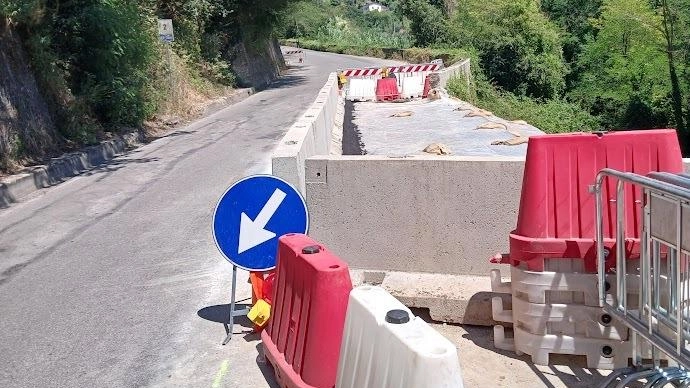L’attuale situazione lungo via Mammianese dopo la frana L’attuale situazione lungo via Mammianese dopo la frana