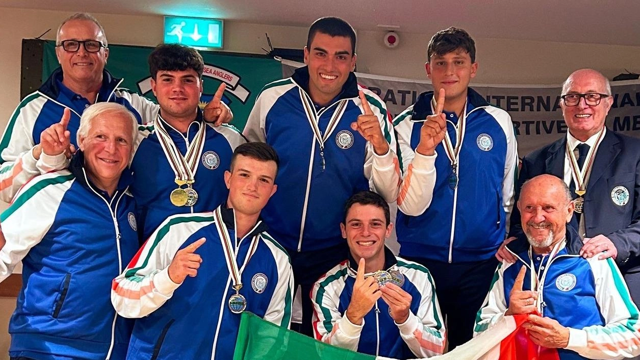 Il giovane pescatore Filippo Mattolini, di Marina di Pisa, ha contribuito alla vittoria della nazionale italiana junior under 22 nel campionato mondiale di pesca sportiva. Il suo sesto posto e le tre vittorie di barca lo rendono un esempio per i giovani appassionati di pesca. Il giovane pescatore Filippo Mattolini, di Marina di Pisa, ha contribuito alla vittoria della nazionale italiana junior under 22 nel campionato mondiale di pesca sportiva. Il suo sesto posto e le tre vittorie di barca lo rendono un esempio per i giovani appassionati di pesca.