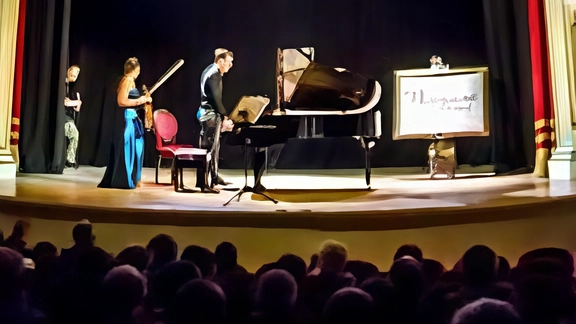 Al Teatro Castagnoli di Scansano, il galà concerto "Puccini e Mascagni: omaggio alla Toscana del ‘bel canto’" celebra i due grandi compositori con una masterclass di canto lirico e un concerto. Il progetto collega New York alla Maremma Toscana, con importanti collaborazioni internazionali. Ingresso gratuito. Al Teatro Castagnoli di Scansano, il galà concerto "Puccini e Mascagni: omaggio alla Toscana del ‘bel canto’" celebra i due grandi compositori con una masterclass di canto lirico e un concerto. Il progetto collega New York alla Maremma Toscana, con importanti collaborazioni internazionali. Ingresso gratuito.