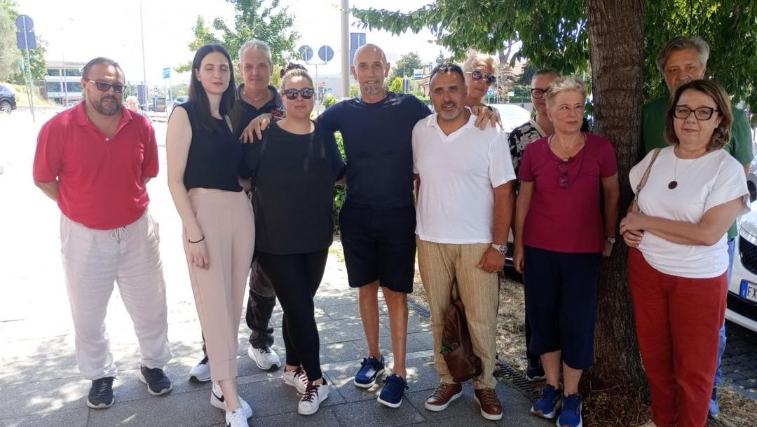 “Ostaggi di una banda di teppisti, vogliamo sicurezza e serenità”