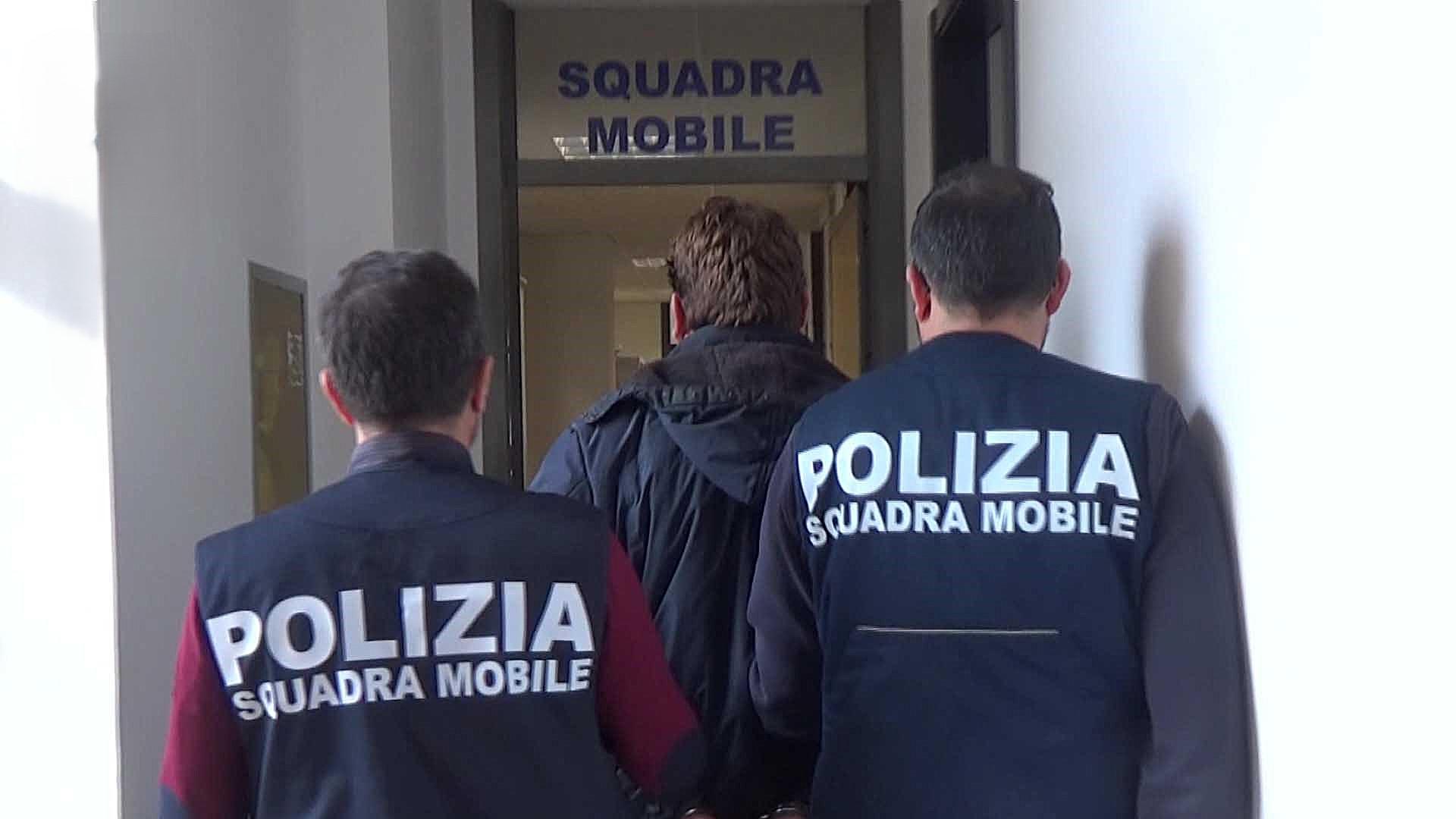 Un chilo di cocaina in auto, arrestati in collina dalla polizia Un chilo di cocaina in auto, arrestati in collina dalla polizia