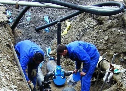 https://www.lanazione.it/image-service/view/acePublic/alias/contentid/M2M1YjhiZmMtMWM2MC00/0/due-giorni-senzacqua-disagi-e-proteste-a-iolo-trovata-la-perdita.jpeg