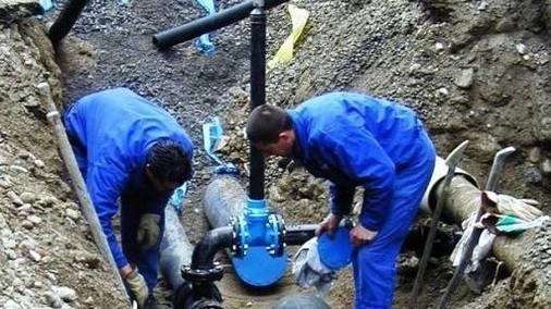I tecnici hanno lavorato tutta la giornata: il danno riparato nella serata di ieri. Sostituita una lunga condotta. Publiacqua ha messo a disposizione un’autobotte.