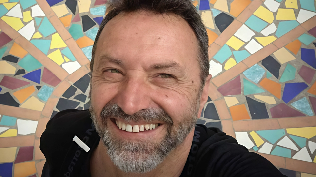 Andrea Camaiti,che nella notte fra venerdì e sabato si è imbattuto in un grosso cinghiale in mezzo alla strada, mentre era in sella alla sua moto Andrea Camaiti,che nella notte fra venerdì e sabato si è imbattuto in un grosso cinghiale in mezzo alla strada, mentre era in sella alla sua moto