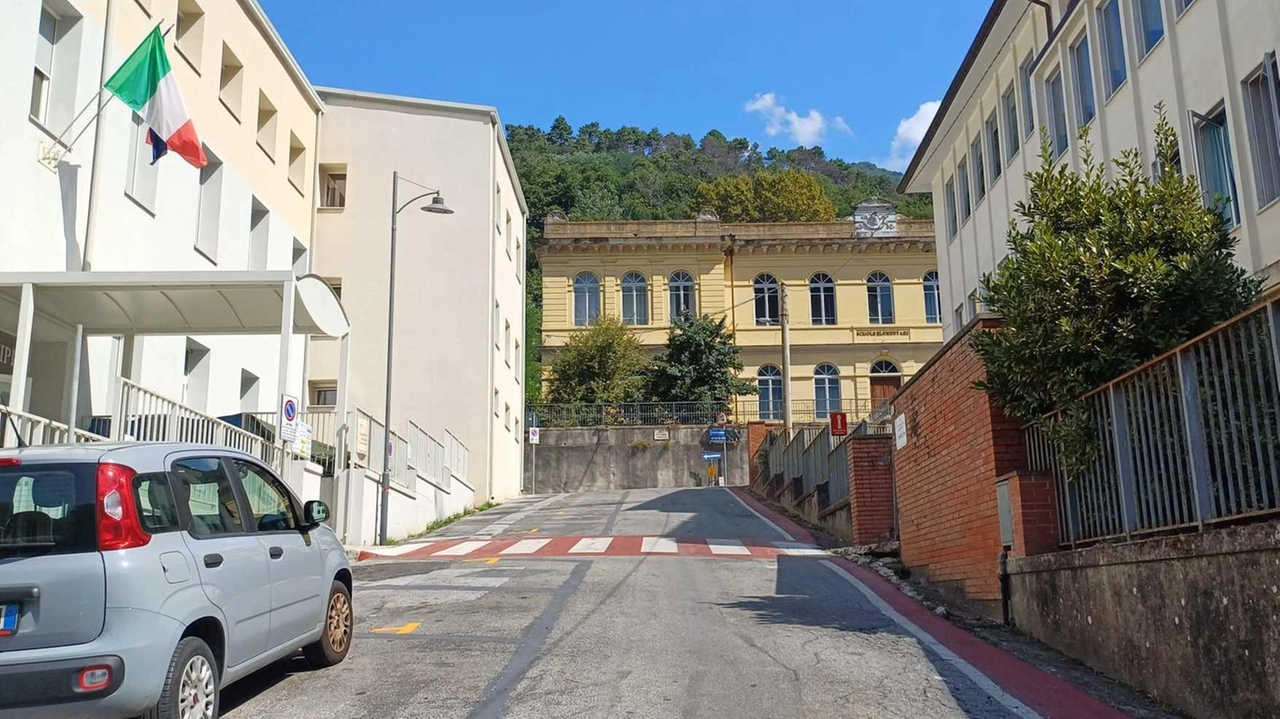 ia XXIV Maggio, al pari di via Donati e via Roosevelt, è stata destinata ai residenti delle vie Donati, Pancola e Roosevelt a causa dei cantieri in corso ia XXIV Maggio, al pari di via Donati e via Roosevelt, è stata destinata ai residenti delle vie Donati, Pancola e Roosevelt a causa dei cantieri in corso