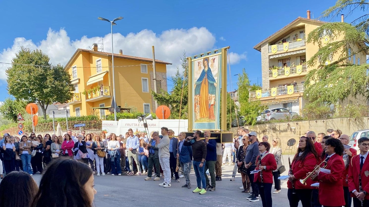 Un momento delle celebrazioni della Festa della Madonna e delle Noci che si svolge da centinaia di anni a Soccorso di Magione Un momento delle celebrazioni della Festa della Madonna e delle Noci che si svolge da centinaia di anni a Soccorso di Magione