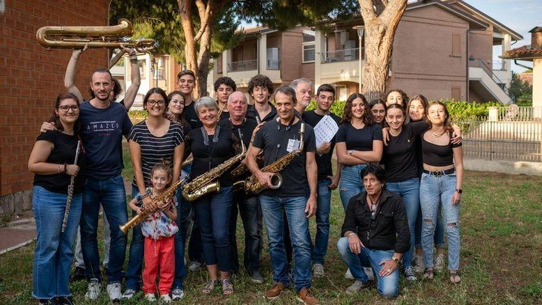 Venti allievi e insegnanti della Scuola Comunale di Musica di Follonica, diretti da Stefano Cantini, si esibiranno dopo il concerto di Baudo Venti allievi e insegnanti della Scuola Comunale di Musica di Follonica, diretti da Stefano Cantini, si esibiranno dopo il concerto di Baudo