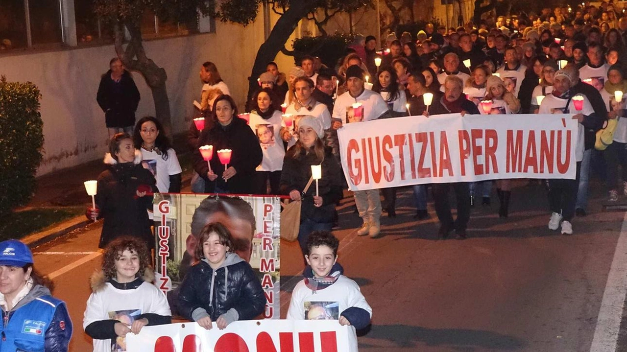 Due momenti dei cortei per chiedere giustizia dopo la morte di Iacconi Due momenti dei cortei per chiedere giustizia dopo la morte di Iacconi