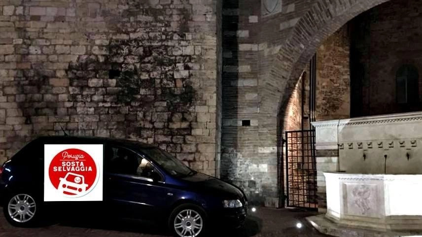 Auto parcheggiate ovunque Auto parcheggiate ovunque