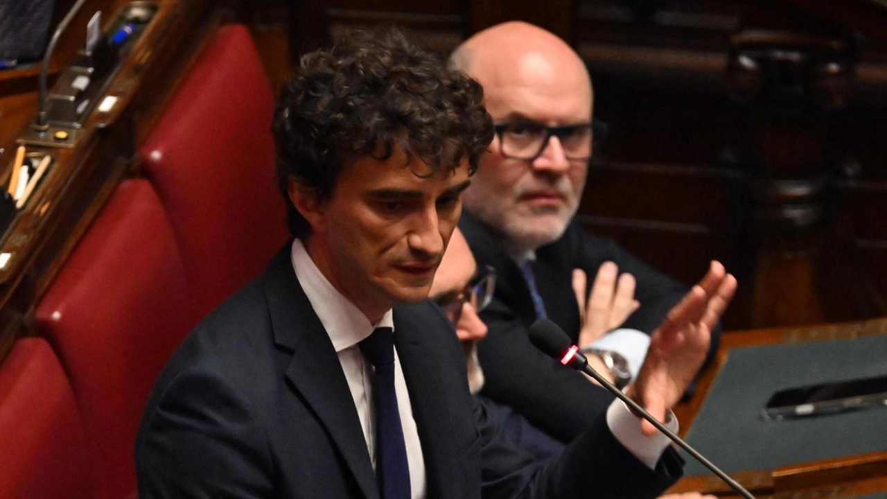 "Chi oggi accusa il ministro Ciriani è lo stesso che quotidianamente avvelena il dibattito politico con parole violente e cariche... "Chi oggi accusa il ministro Ciriani è lo stesso che quotidianamente avvelena il dibattito politico con parole violente e cariche...