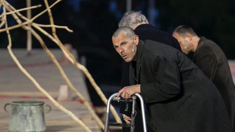 L’attore lucchese debutterà nella “Lisistrata“ al teatro greco di Siracusa con Lella Costa. “Un’opera terribilmente attuale“