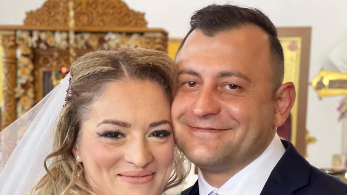 Alle urne con l’abito da cerimonia. Gabriela e Constantin star del web. E il video diventa virale sui social Alle urne con l’abito da cerimonia. Gabriela e Constantin star del web. E il video diventa virale sui social