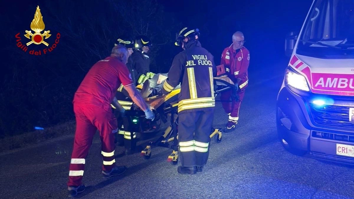 Esce di strada lungo la provinciale, ferito un uomo Esce di strada lungo la provinciale, ferito un uomo