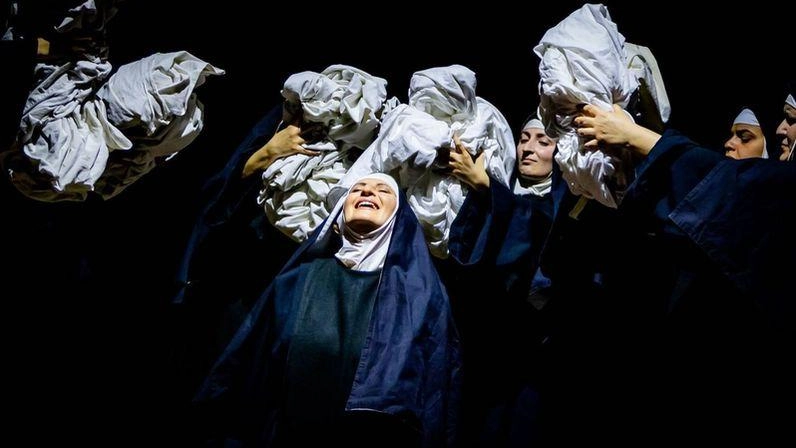 Alle 20.45 in scena. un allestimento intimo e suggestivo di Suor Angelica Alle 20.45 in scena. un allestimento intimo e suggestivo di Suor Angelica