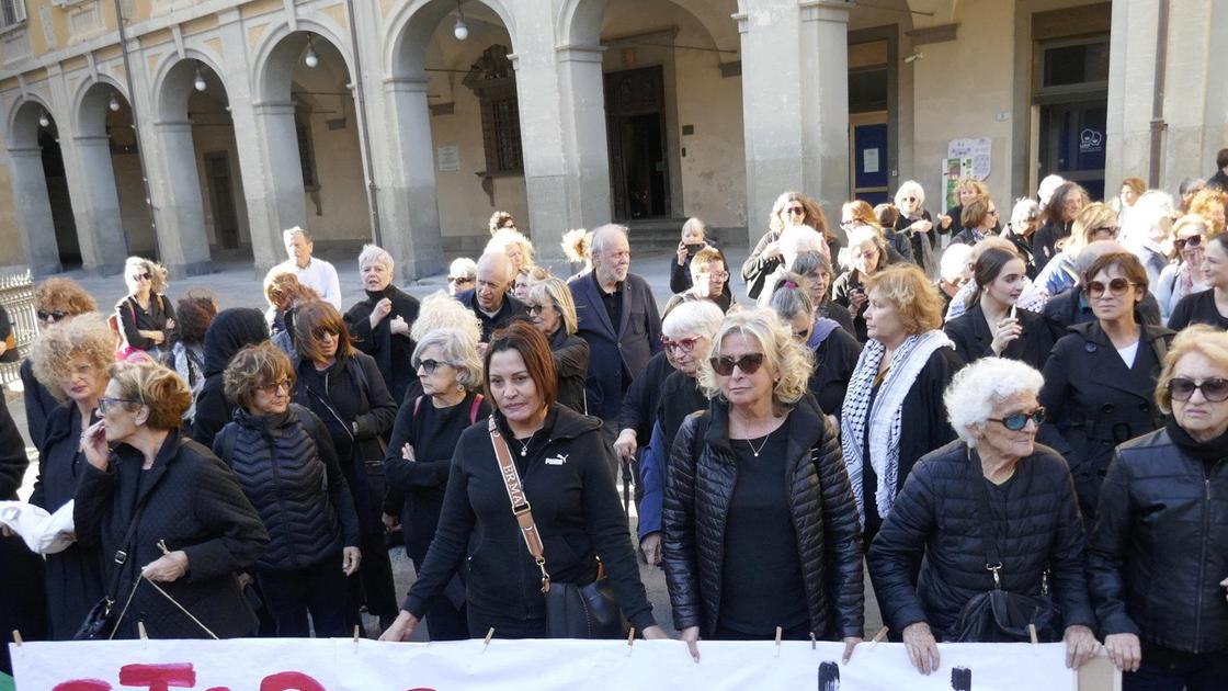 donne in nero per la pace stop alla guerra a gaza 