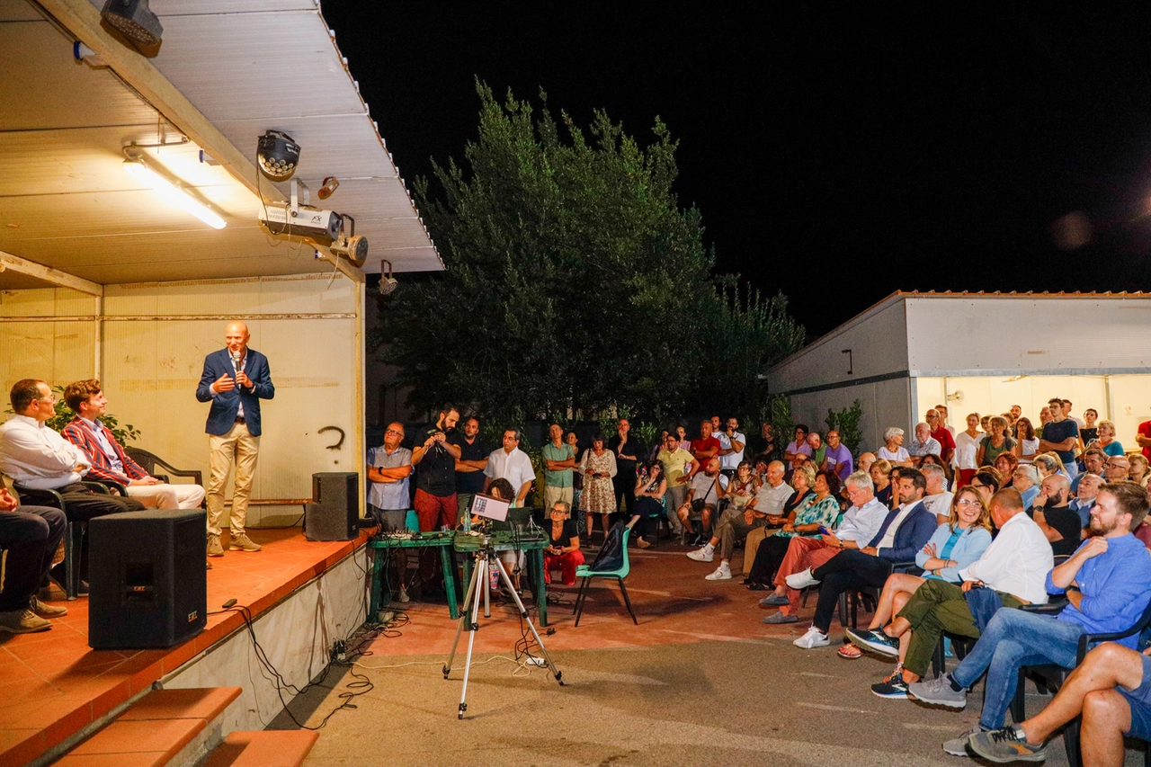 L'assemblea pubblica su Sammezzano (Foto Davide Franco/Fotocronache Germogli)